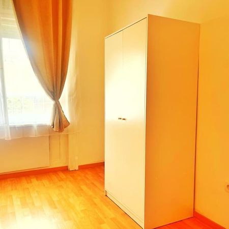 Central Spacious Flat Budapest Eksteriør billede