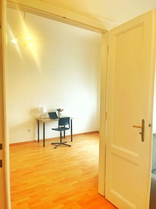 Central Spacious Flat Budapest Eksteriør billede