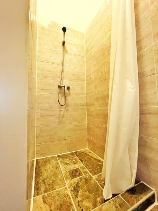 Central Spacious Flat Budapest Eksteriør billede