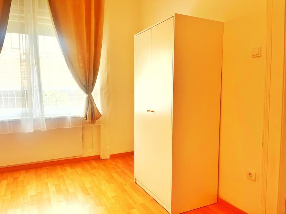 Central Spacious Flat Budapest Eksteriør billede