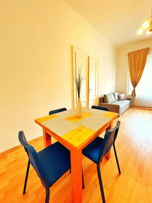 Central Spacious Flat Budapest Eksteriør billede